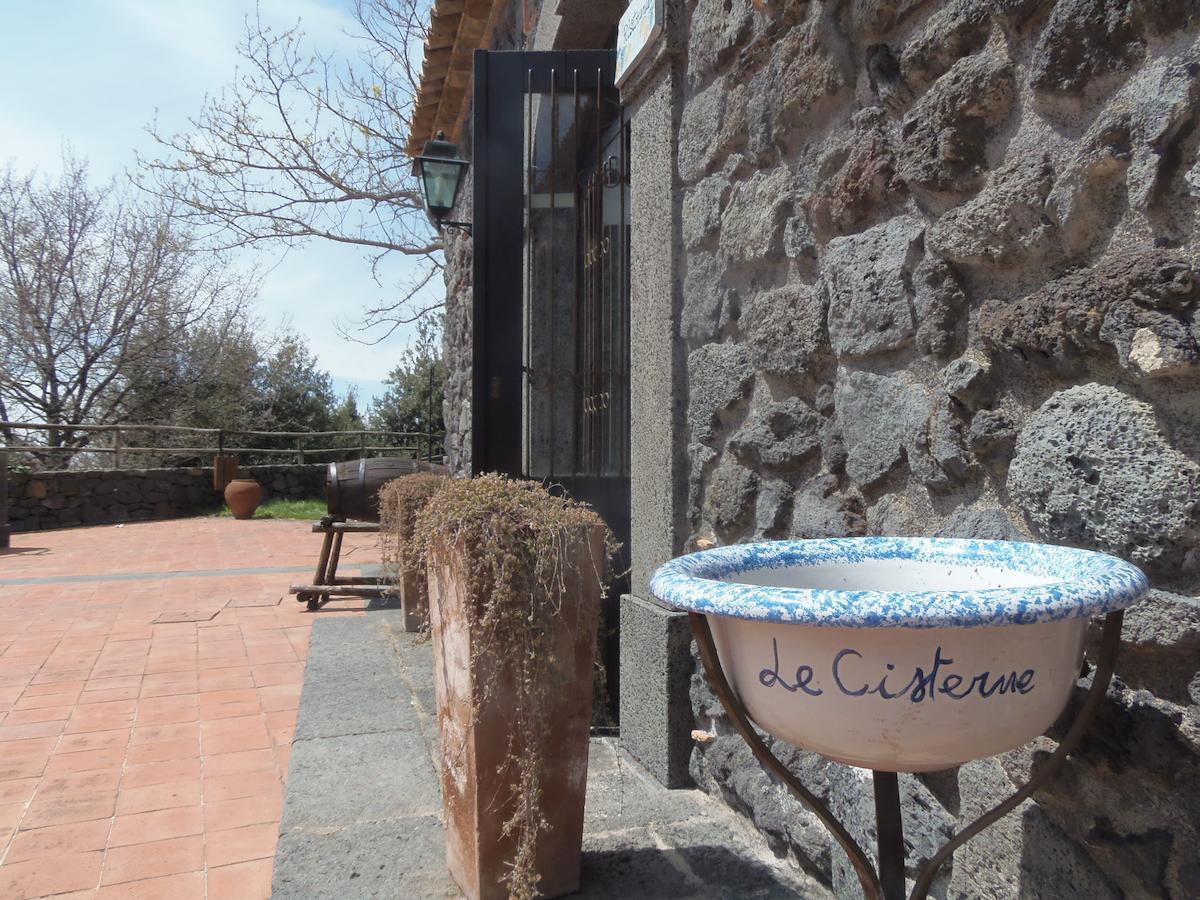 Готель Le Cisterne Dell'Etna Calcerana-Marina Екстер'єр фото