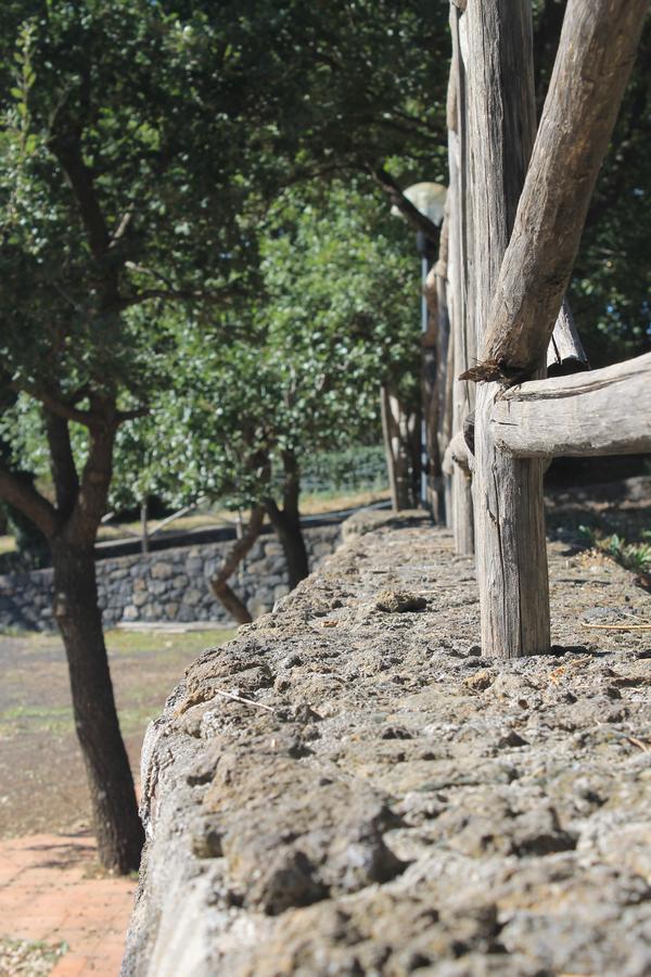 Готель Le Cisterne Dell'Etna Calcerana-Marina Екстер'єр фото
