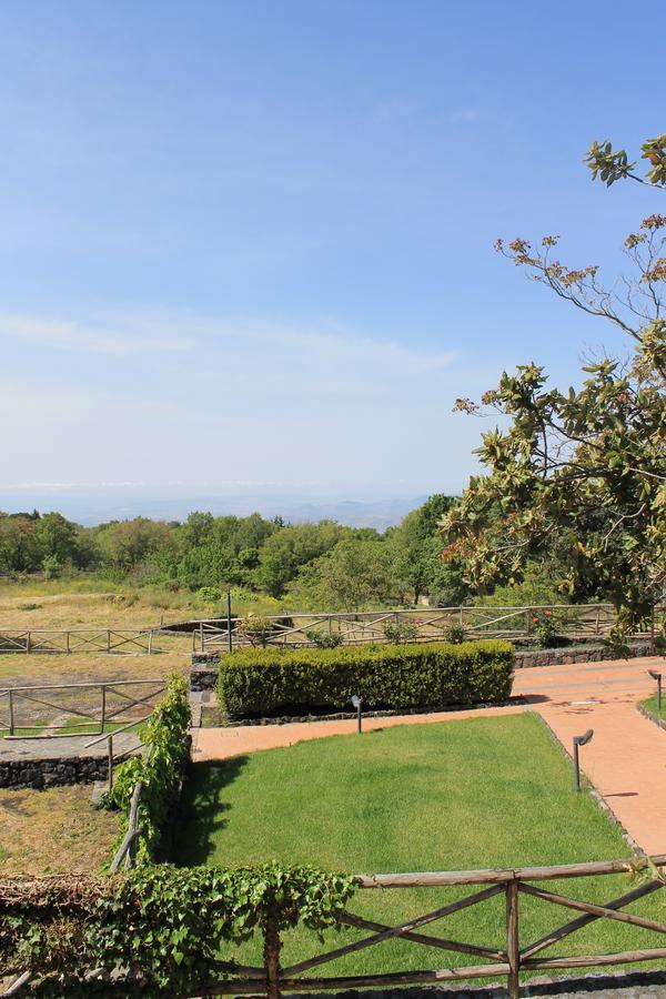 Готель Le Cisterne Dell'Etna Calcerana-Marina Екстер'єр фото
