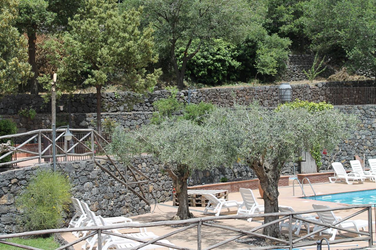 Готель Le Cisterne Dell'Etna Calcerana-Marina Екстер'єр фото